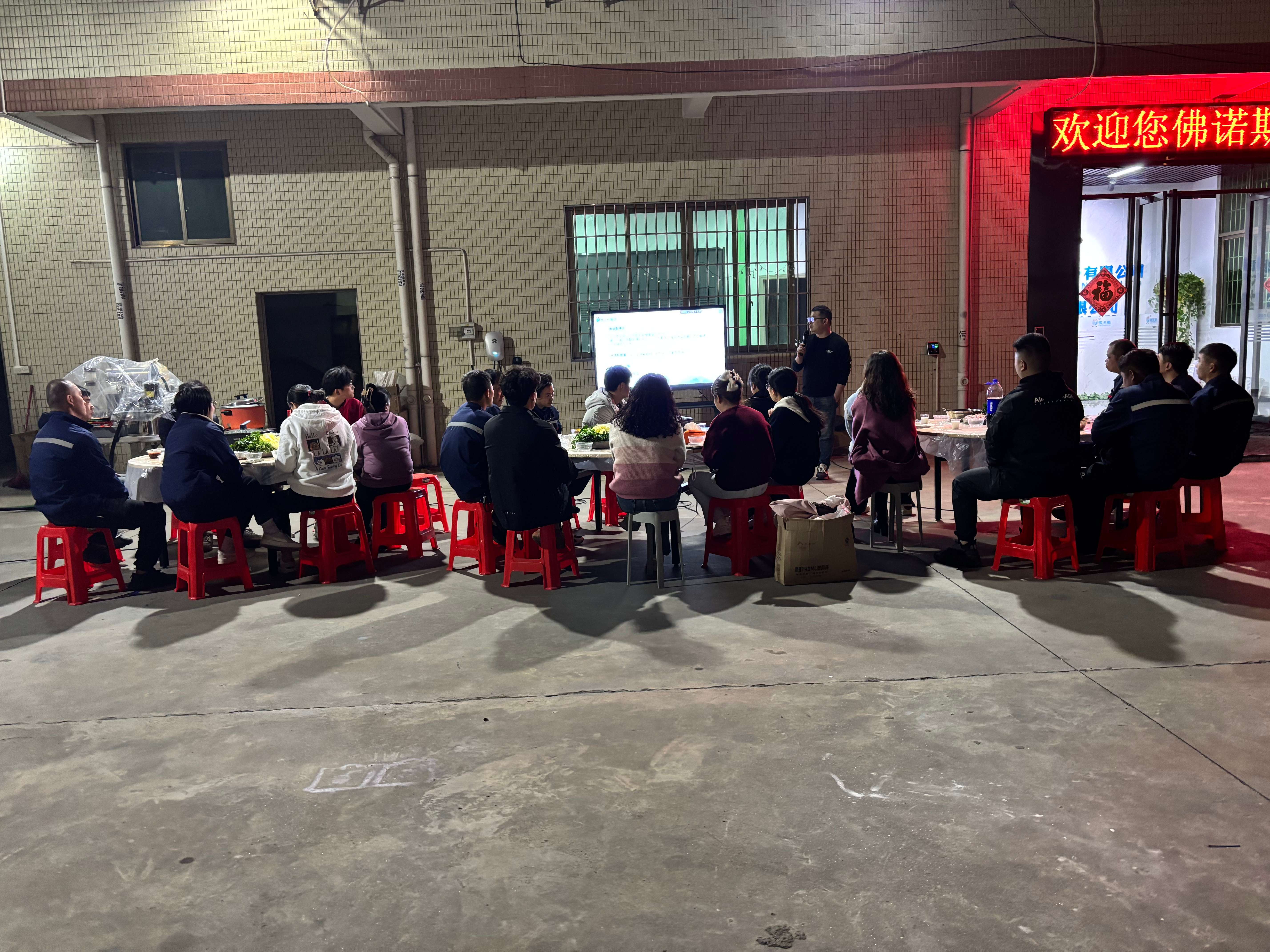 Diamo il benvenuto al 2025: insieme creiamo un futuro più luminoso